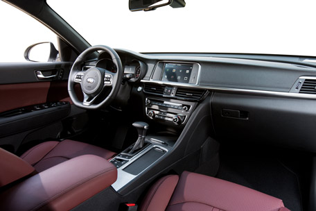 2018_05_kiaoptimaplugin_456px_cockpit