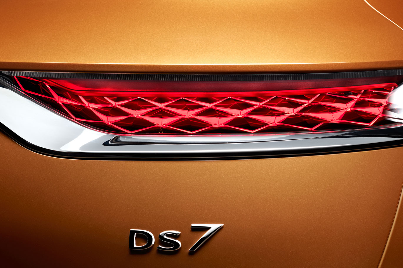 2018_11_ds7crossback_logo_1370