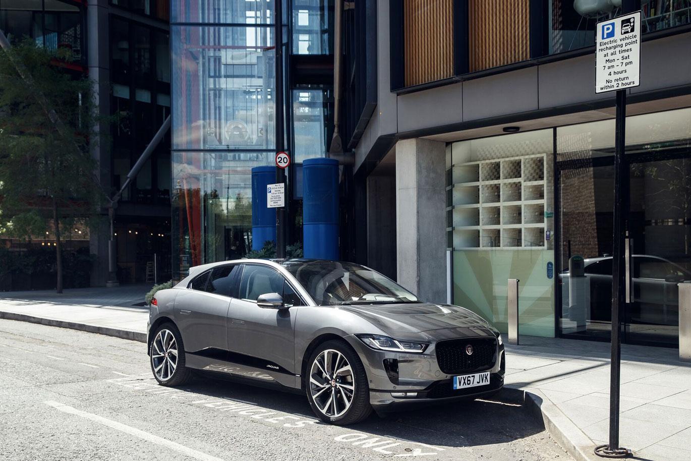 2019_07_jaguaripace_ladepunkt_1370-jaguarlandroverltd Jaguar I-Pace