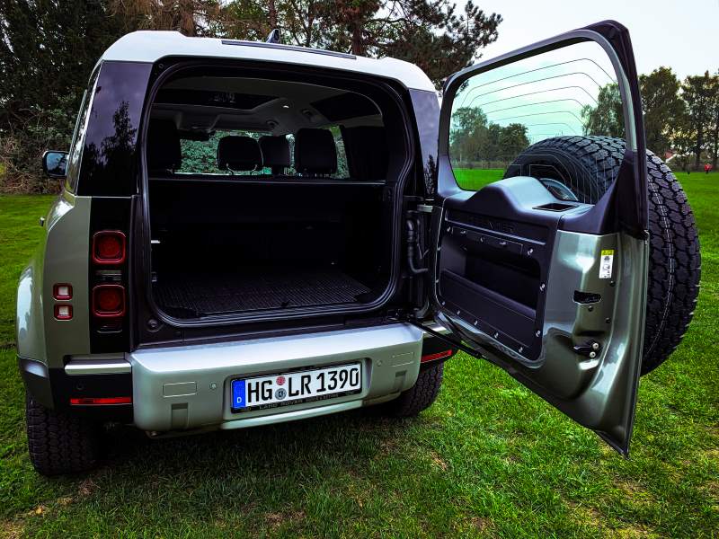 defender_mig08-2-lowres Land Rover Defender