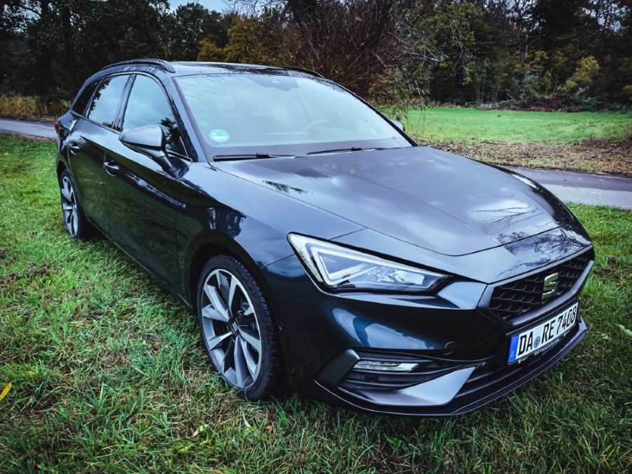 01-leon-front-lowres SEAT Leon