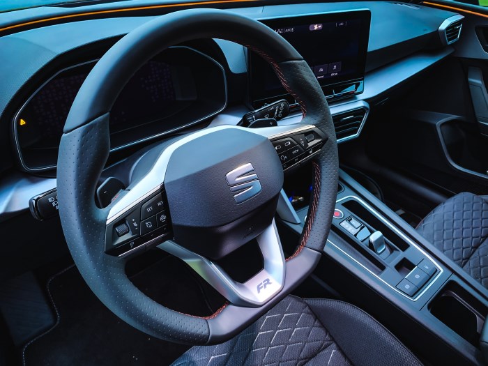 03-leon-cockpit-lowres SEAT Leon Cockpit