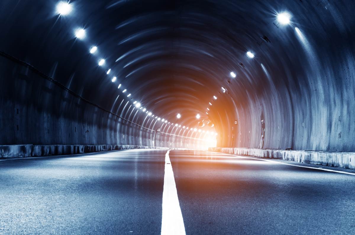 abstract car in the tunnel trajectory Licht am Ende des Tunnels