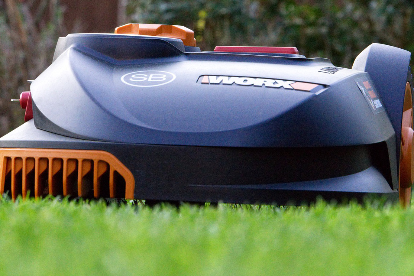robot-mower-3331460_1370